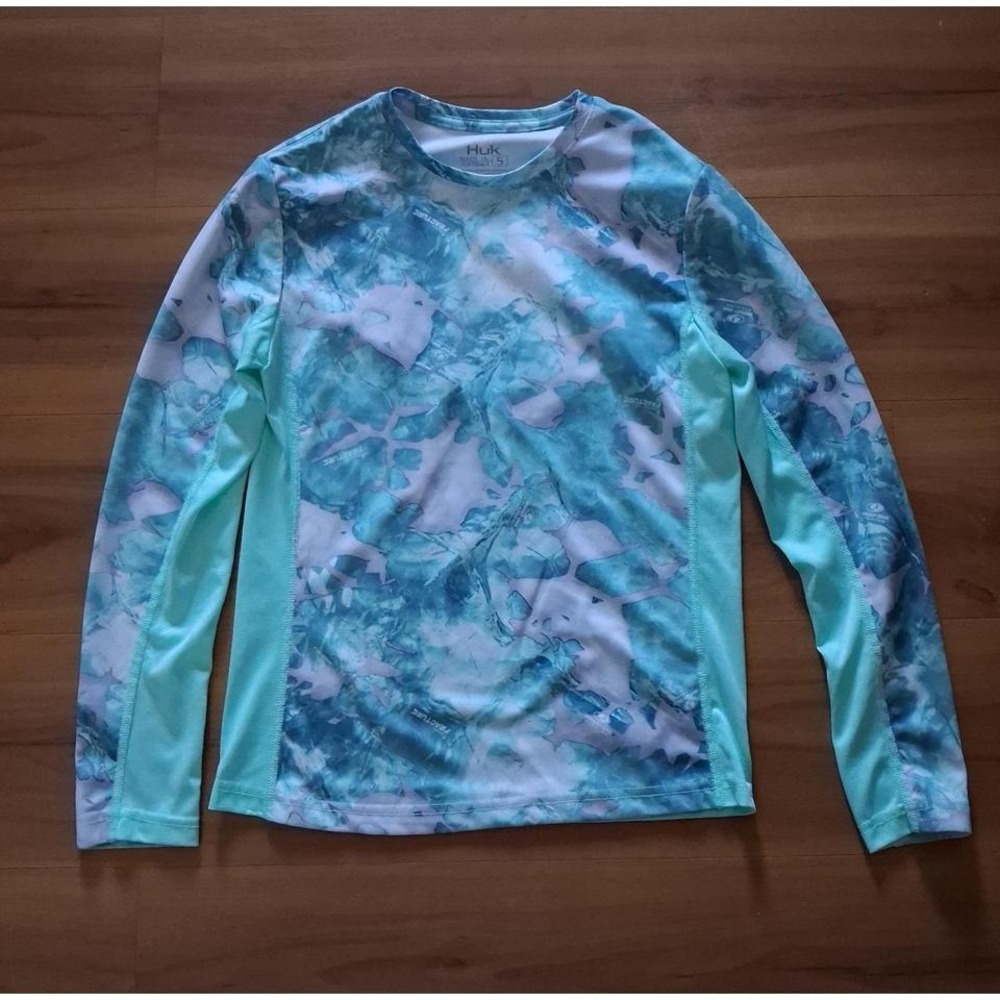 Huk Women's Long Sleeve Performance Tee in Aqua and White